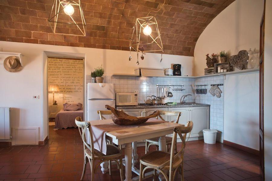 Agriturismo Santa Vittoria Volterra Bagian luar foto